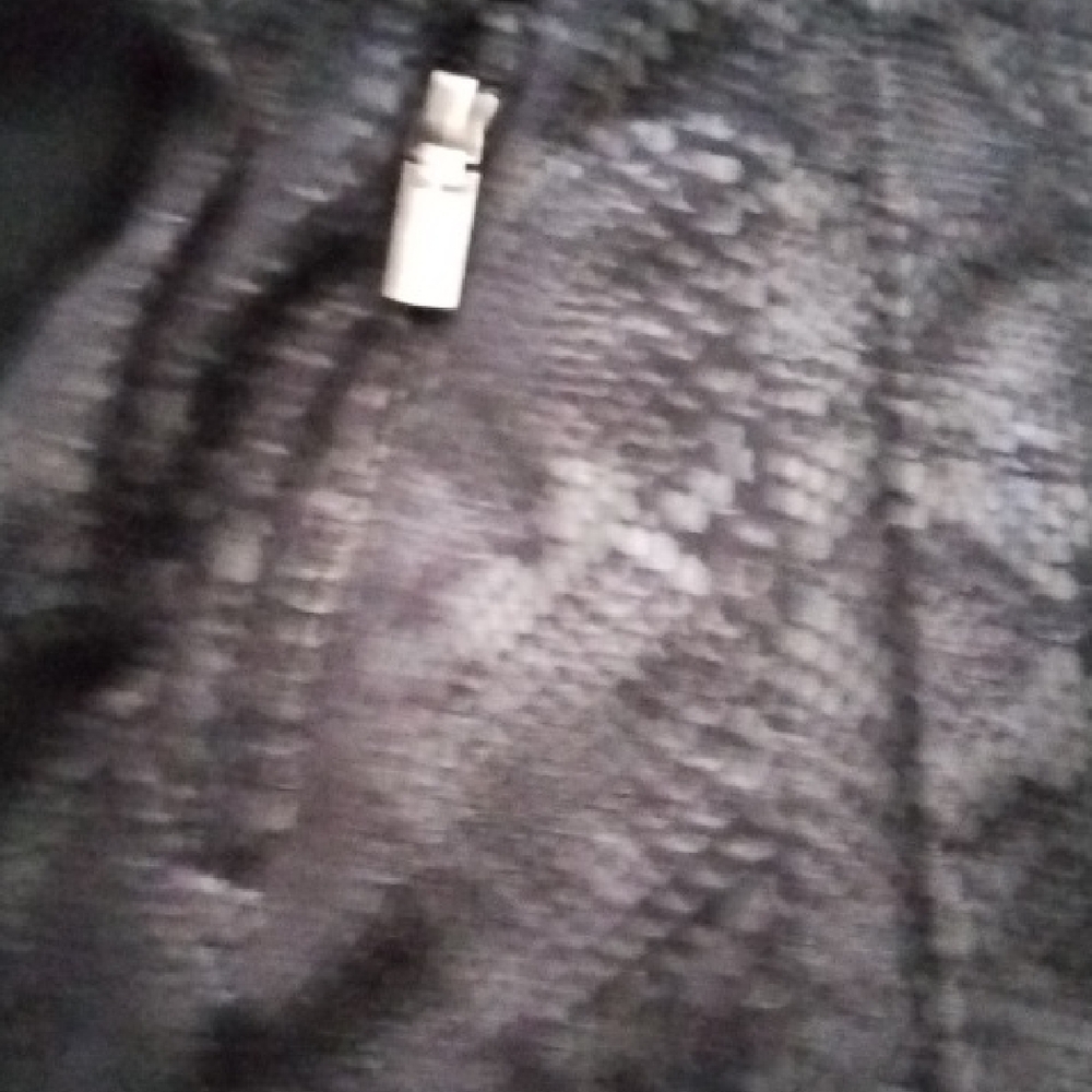 Elegant Black Leather Jacket with Textured Design - Picture 3 of 8